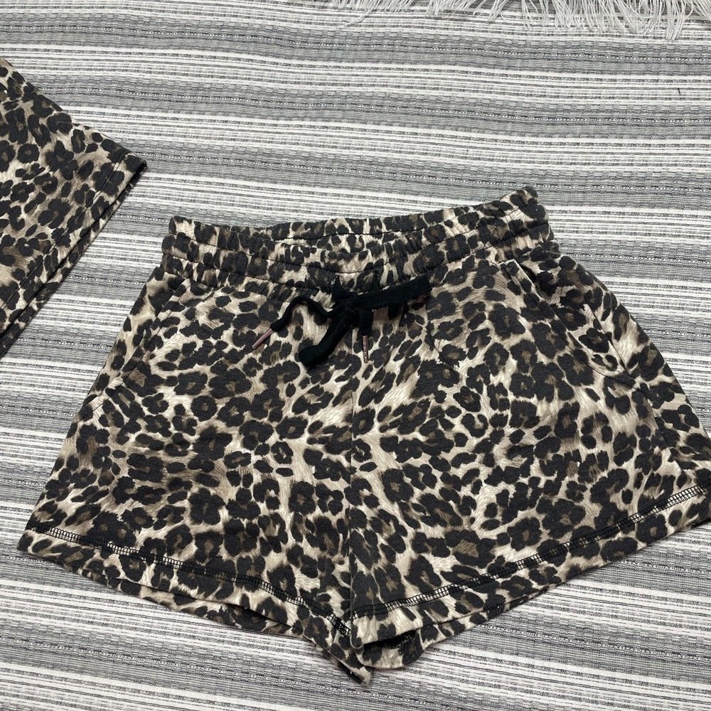 🤎🖤 Leopard Lounge Set 🖤🤎 - Picture 2 of 9